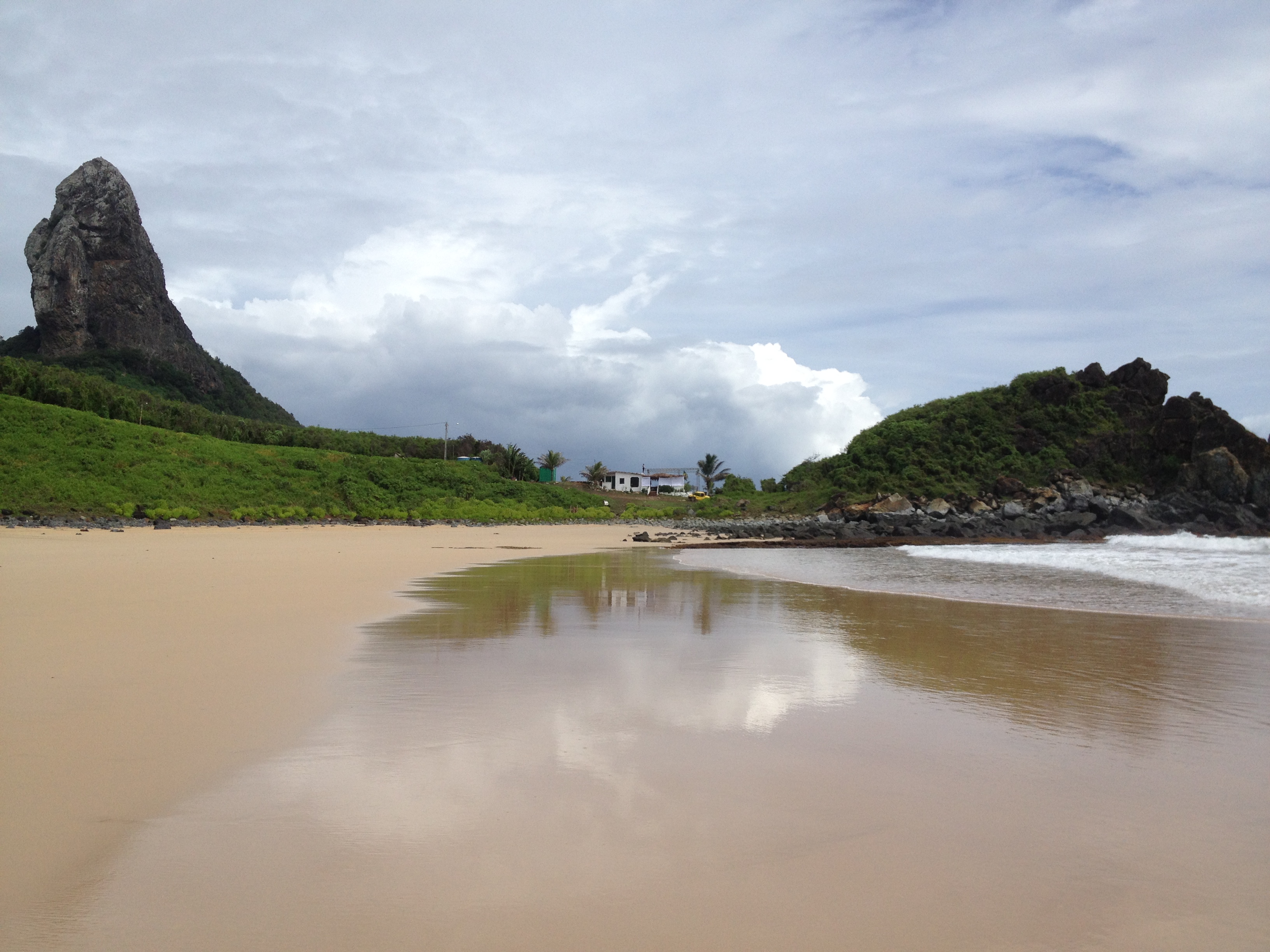 Praia do Meio, Fernando de Noronha. Foto por site Quero Harmonia